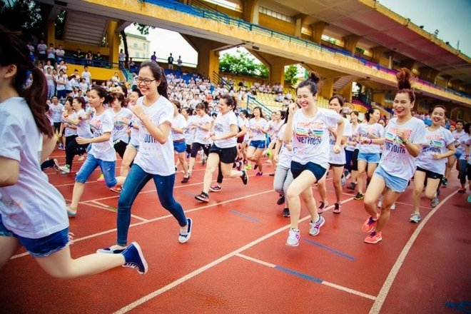 M&ugrave;a h&egrave; b&ugrave;ng nổ với giải chạy sắc m&agrave;u Run for Charity - Connecting Vietyouth 2017 - Ảnh 2.