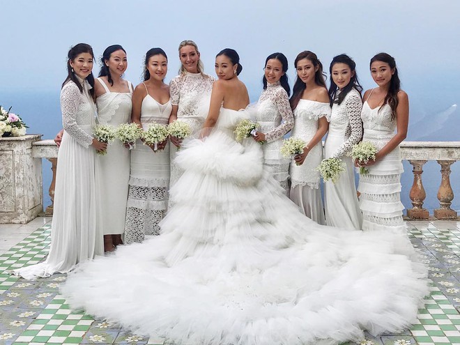 Váy cưới bồng bềnh như mây trắng của fashionista Hong Kong khiến bạn phải thốt lên: Liệu đây có phải mơ? - Ảnh 3.