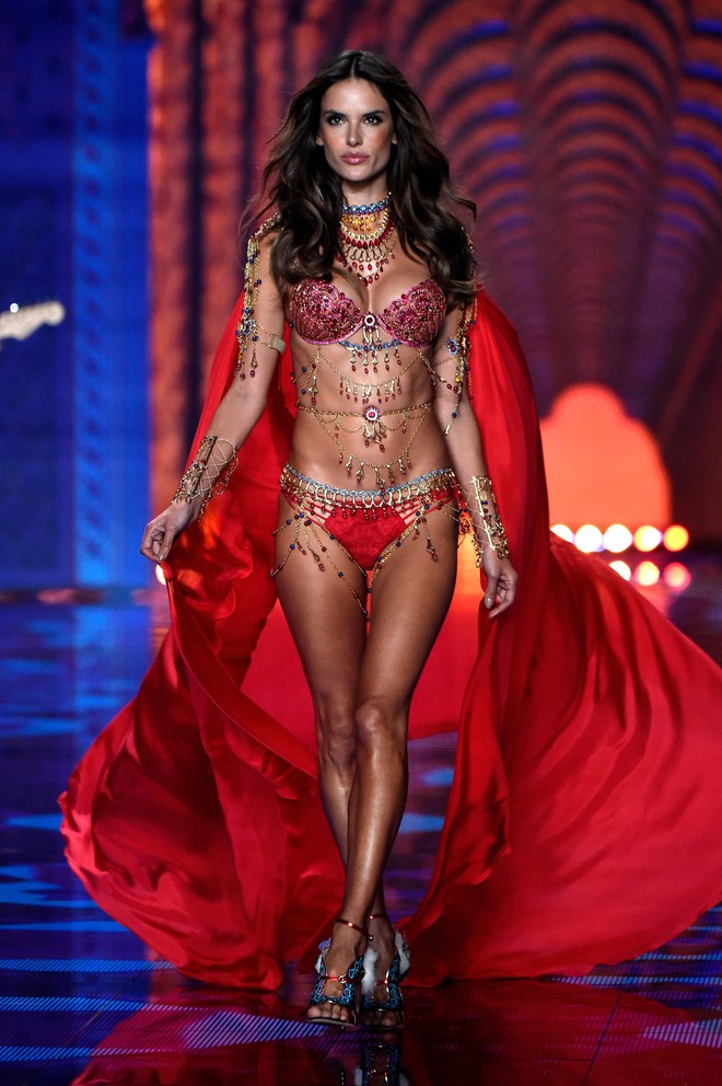 Danh sách 56 chân dài xác nhận sẽ trình diễn trong Victorias Secret Fashion Show 2017 - Ảnh 2.