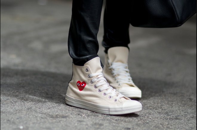 Converse x COMME des GARÇONS Play: đôi sneaker ra mắt đã lâu nhưng chưa bao giờ giới trẻ thôi mê đắm - Ảnh 3.