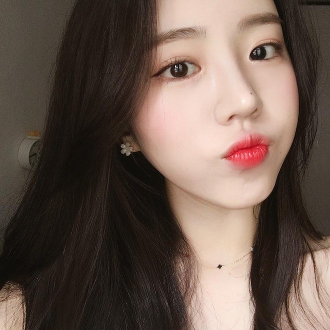 Không phải beauty blogger nhưng 5 hot girl Hàn này vẫn được hội mê làm đẹp săn đón vì makeup cực long lanh - Ảnh 2.