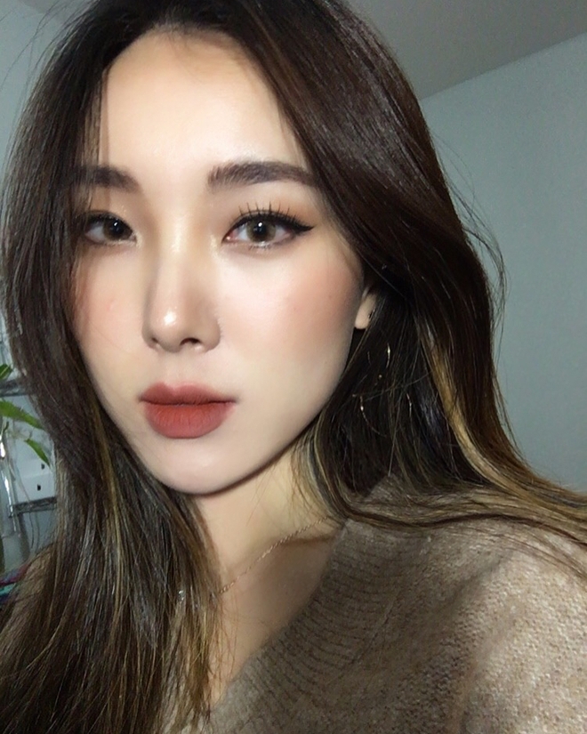 Không phải beauty blogger nhưng 5 hot girl Hàn này vẫn được hội mê làm đẹp săn đón vì makeup cực long lanh - Ảnh 18.