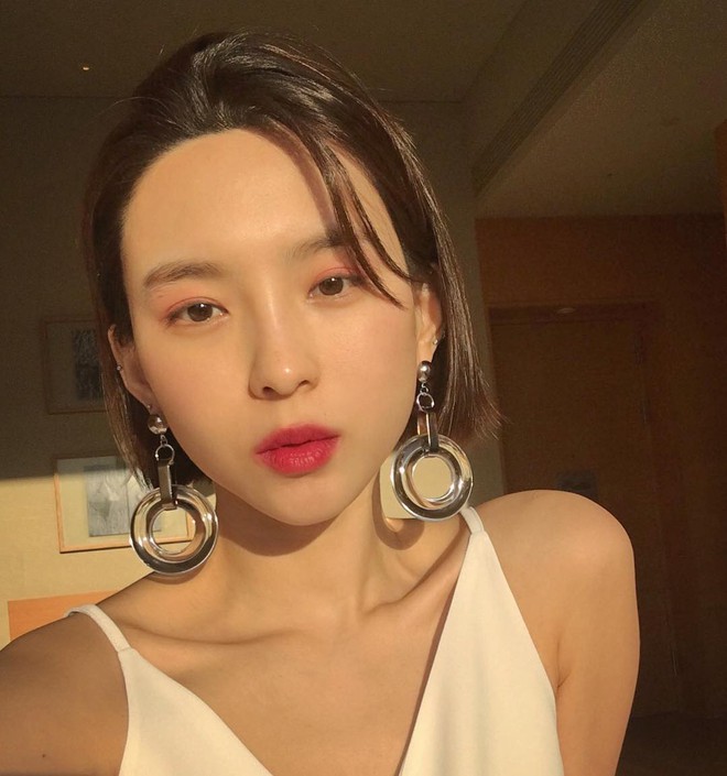 Không phải beauty blogger nhưng 5 hot girl Hàn này vẫn được hội mê làm đẹp săn đón vì makeup cực long lanh - Ảnh 23.