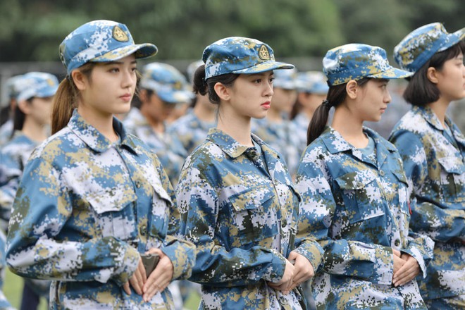 Đi tập quân sự mà vẫn xinh đẹp không tì vết, chỉ có thể là nữ sinh các trường nghệ thuật Trung Quốc - Ảnh 3.