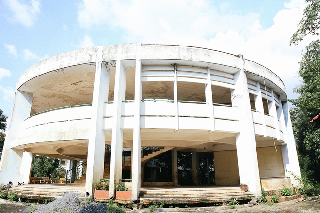 Cảnh u &aacute;m b&ecirc;n trong ng&ocirc;i trường tiểu học 20 tỷ đồng bị bỏ hoang gần 10 năm giữa S&agrave;i G&ograve;n - Ảnh 3.