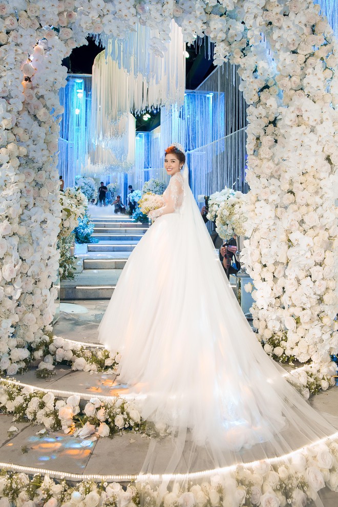Chi&ecirc;m ngưỡng vẻ đẹp n&agrave;ng d&acirc;u S&agrave;i th&agrave;nh trong thiết kế mới của Calla Bridal - Ảnh 2.