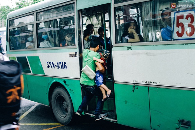 Đây là những cảnh tượng trên đường phố khiến bạn nhận ra: Sài Gòn thật khác, khi đã 5 giờ chiều! - Ảnh 1.