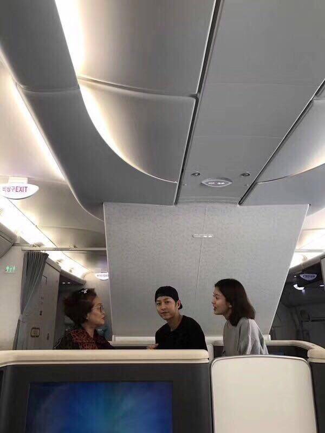 Song Joong Ki cưng chiều vợ sắp cưới thế n&#224;y, hỏi sao ai cũng ghen tị với c&#244; d&#226;u Song Hye Kyo! - Ảnh 2.