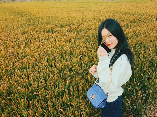 Tr&ocirc;ng hết sức b&igrave;nh thường nhưng chiếc t&uacute;i h&agrave;ng hiệu n&agrave;y lại đang được loạt Hoa ngữ v&agrave; c&aacute;c fashionista thi nhau diện - Ảnh 2.