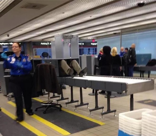 15 cảnh tượng khó hiểu bạn không thể ngờ được là có thể diễn ra ở sân bay - Ảnh 1.
