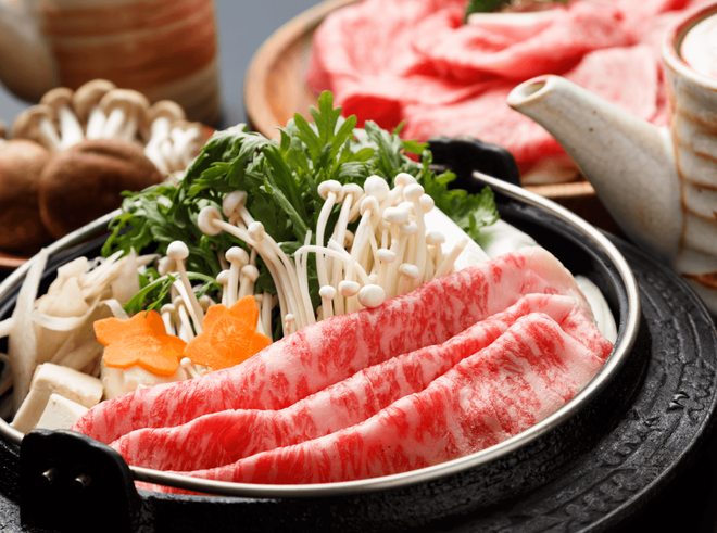 Mê ẩm thực Nhật Bản mà không biết món Sukiyaki hấp dẫn này thì quả là đáng tiếc - Ảnh 2.