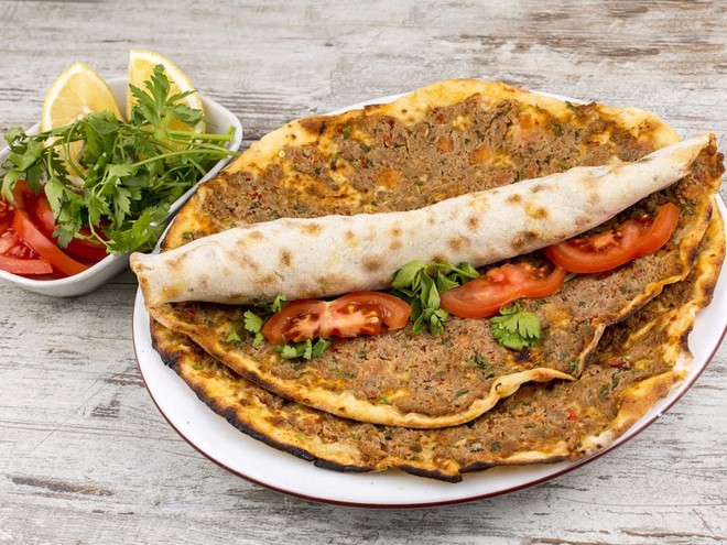 Lahmacun - m&#243;n ăn vặt đến từ Thổ Nhĩ Kỳ khiến bao người chỉ nh&#236;n th&#244;i l&#224; đ&#227; &quot;ứa nước miếng&quot; - Ảnh 1.