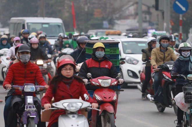 Đường phố Sài Gòn và Hà Nội đông đúc sau ngày làm việc cuối cùng trong năm 2017 - Ảnh 27.