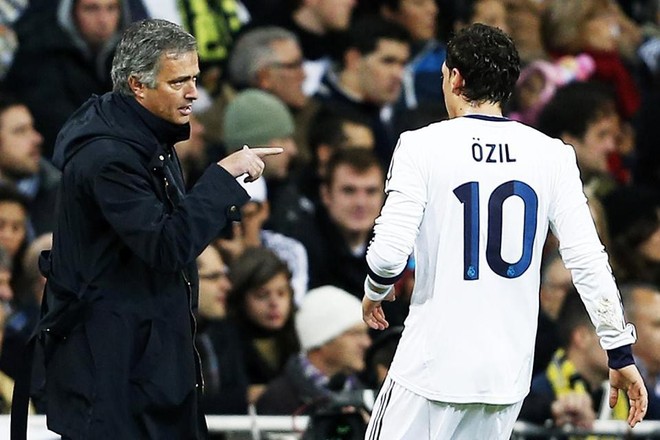 Ozil muốn tái ngộ Mourinho: Đi về nơi ta thuộc về - Ảnh 1.