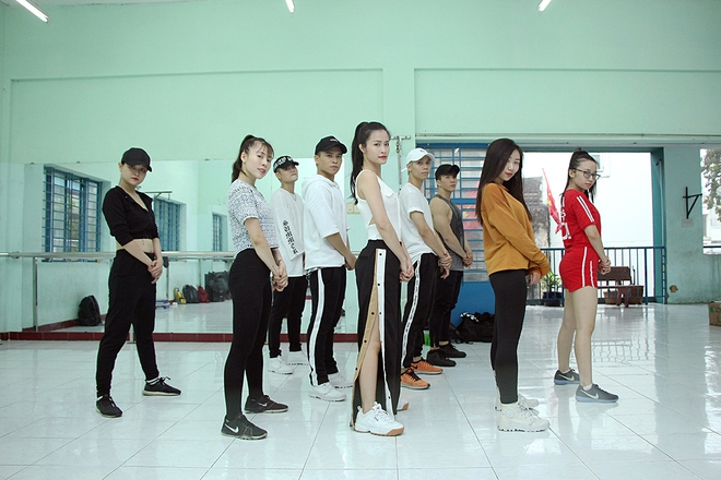 Đ&ocirc;ng Nhi ăn vội trong ph&ograve;ng tập, hứa hẹn thể hiện vũ đạo cực kh&oacute; nhưng đẹp mắt tại Asia Song Festival 2017 - Ảnh 11.