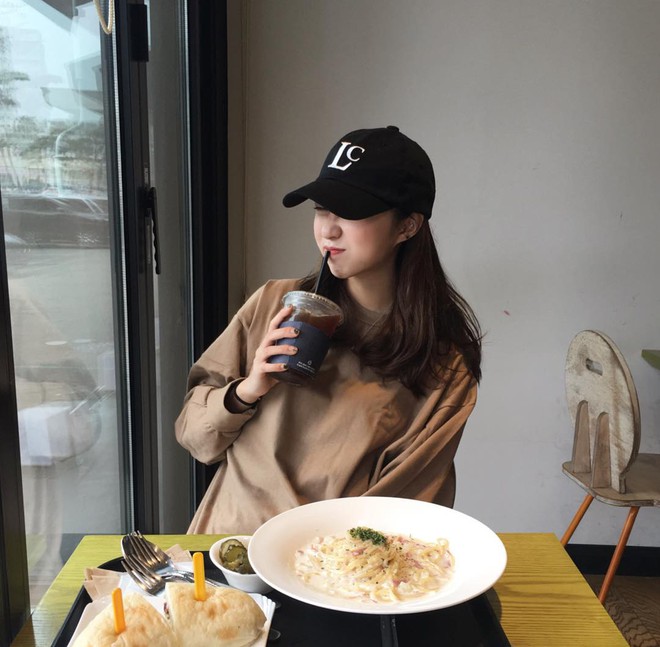 Không theo style đại trà của hot girl Hàn, cô nàng này sẽ khiến bạn xuýt xoa vì cách ăn mặc hay ho không chịu nổi - Ảnh 19.