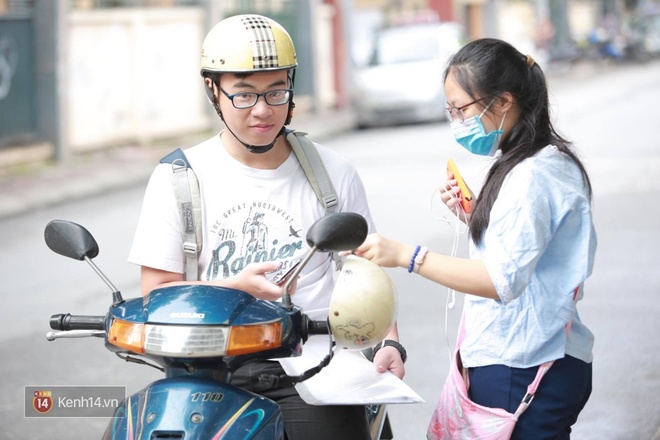 Sáng nay, thí sinh bước vào bài thi tuyển sinh của ĐH Sân khấu Điện ảnh Hà Nội - Ảnh 7.