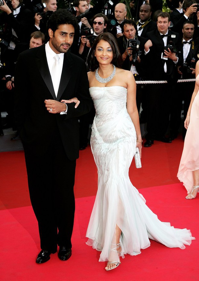 Không đến Cannes thì thôi, đã xuất hiện thì Aishwarya Rai hầu như luôn đẹp hết phần người khác! - Ảnh 11.