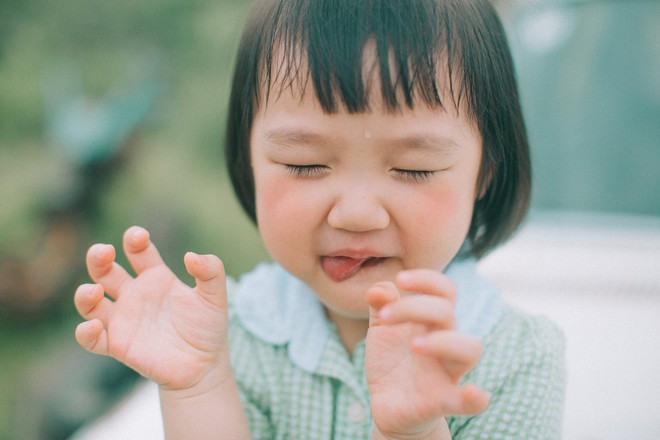 Cả nhà ra đây mà xem, có một cô bé má phính, đáng yêu hết cả phần người ta! - Ảnh 3.