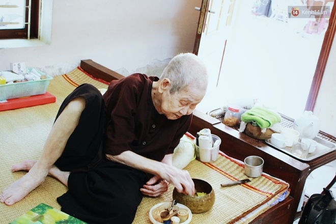 Gặp cụ bà 97 tuổi được phong sành sỏi Internet nhất Việt Nam: Tôi bị ung thư 3 năm nay, nhưng còn sức thì còn học! - Ảnh 3.