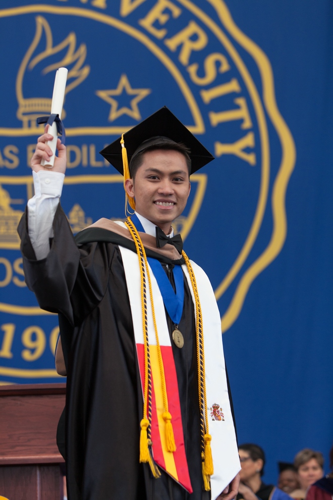 Du học sinh Việt từ bụng đ&oacute;i đến người duy nhất đại diện to&agrave;n trường ph&aacute;t biểu tại lễ tốt nghiệp - Ảnh 2.