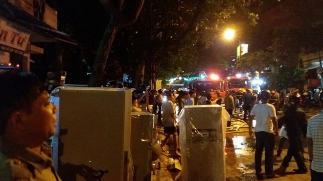 Cháy lớn trong đêm tại cửa hàng điện nước ở thị xã Quảng Trị - Ảnh 4.