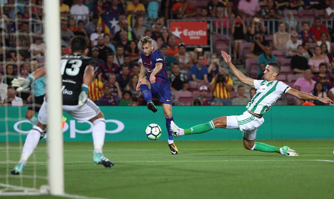 Messi sút trúng cột dọc 3 lần, Barca vẫn có 3 điểm ngày khai màn La Liga - Ảnh 7.