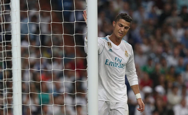 Bụng bầu vượt mặt, bạn gái Ronaldo vẫn diện quần jean thắt dây lưng - Ảnh 6.