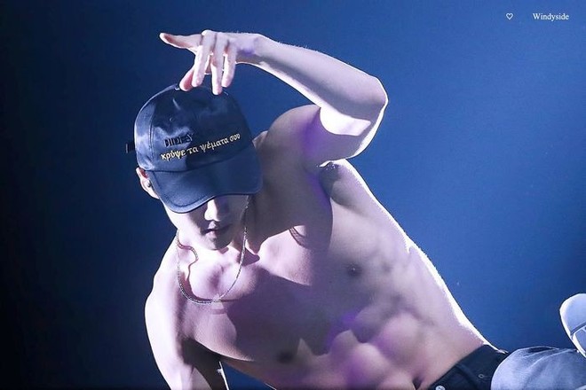 Top idol nam có body khủng nhất Kpop: Mặt thì baby đáng yêu, nhưng múi bụng sexy đến mức khiến fan khô máu - Ảnh 3.