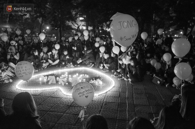 Lễ tưởng niệm Jonghyun của fan Việt: Gửi lời tạm biệt theo bóng bay trắng tới thiên thần đã mãi thuộc về bầu trời - Ảnh 10.