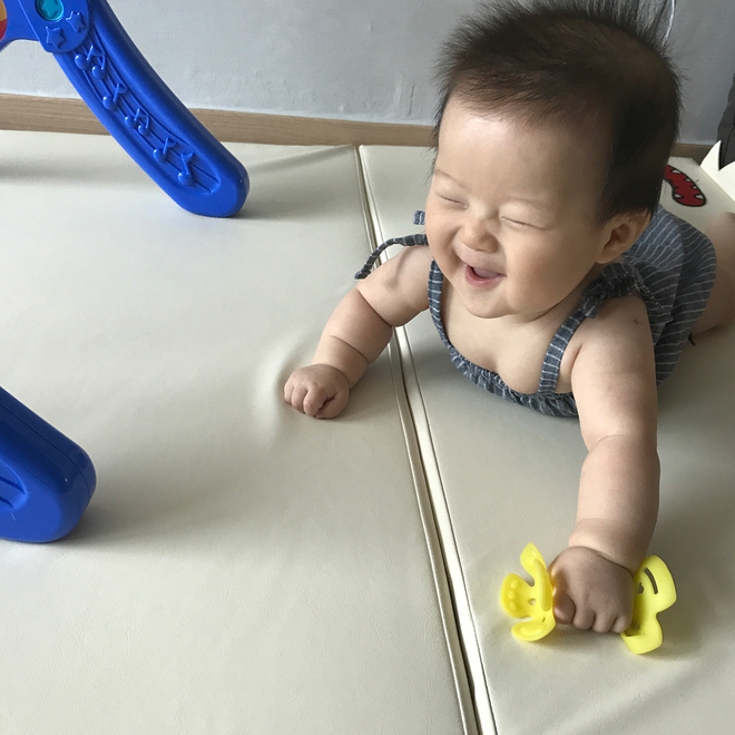 Qu&ecirc;n hết mệt mỏi khi ngắm loạt ảnh của cậu nh&oacute;c cứ cười l&agrave; hết thấy &ocirc;ng mặt trời - Ảnh 12.