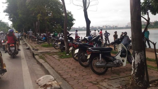 H&agrave; Nội: Ph&aacute;t hiện thi thể nam giới nổi lập lờ giữa hồ Linh Đ&agrave;m l&uacute;c s&aacute;ng sớm - Ảnh 2.