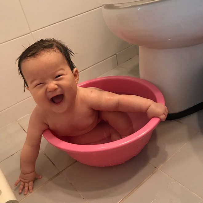 Qu&ecirc;n hết mệt mỏi khi ngắm loạt ảnh của cậu nh&oacute;c cứ cười l&agrave; hết thấy &ocirc;ng mặt trời - Ảnh 10.