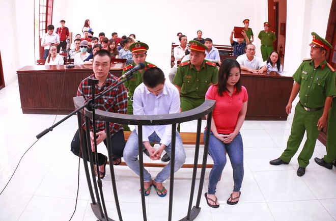 C&ocirc; g&aacute;i tạt axit nữ sinh ở S&agrave;i G&ograve;n v&igrave; ghen tu&ocirc;ng lĩnh &aacute;n 7 năm t&ugrave; mặc d&ugrave; chối tội - Ảnh 1.