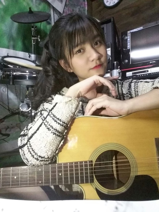 10X T&acirc;y Nguy&ecirc;n đốn tim d&acirc;n mạng bằng loạt clip tự đệm guitar khoe giọng h&aacute;t ngọt lịm - Ảnh 6.