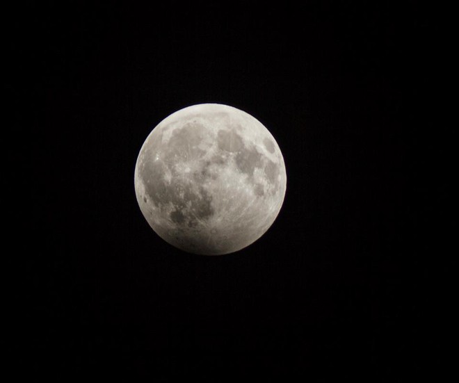 Sự thật về những bức hình trăng máu được cho là của hiện tượng nguyệt thực 1 phần tối qua - Ảnh 5.