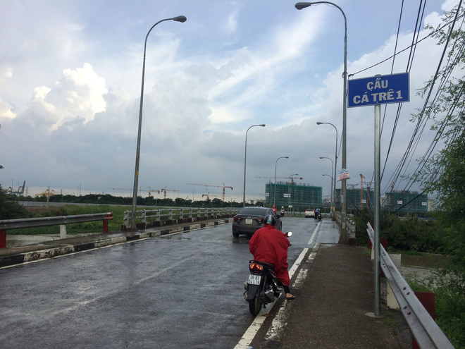 Nhóm thanh niên vờ đặt xe ôm GrabBike để lên kế hoạch cướp tài sản táo tợn ở Sài Gòn - Ảnh 2.