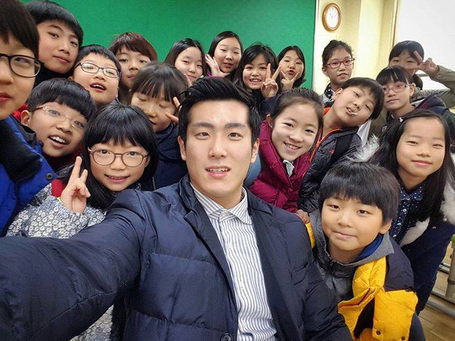 Cứ tưởng Idol nào, hóa ra đây lại là thầy giáo điển trai nhất Hàn Quốc - Ảnh 5.
