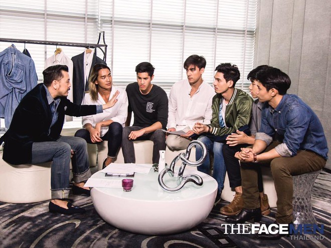 L&uacute;c n&agrave;o cũng đeo k&iacute;nh r&acirc;m, một c&aacute;ch chơi trội của HLV The Face Men? - Ảnh 4.