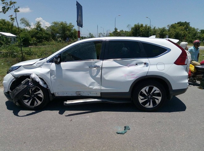Huế: &Ocirc; t&ocirc; t&ocirc;ng xe m&aacute;y chở gas, nam thanh ni&ecirc;n chết thảm - Ảnh 2.