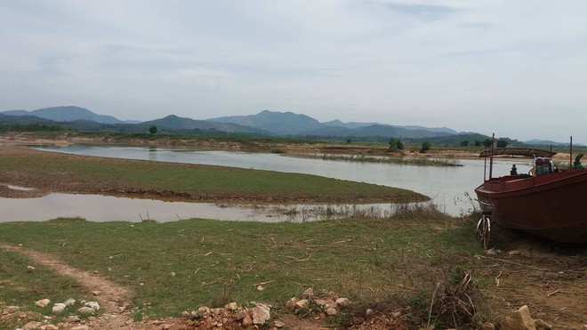 Bơi qua sông sang bãi thả trâu, 2 anh em họ đuối nước thương tâm - Ảnh 1.