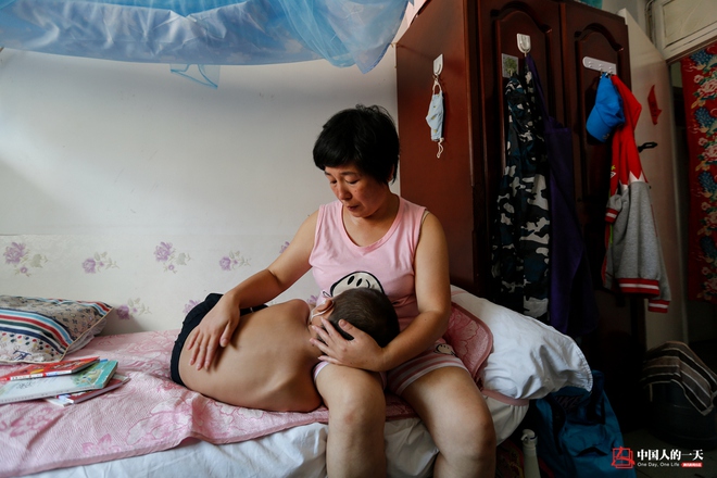 Nhật ký phiêu bạt ở Bắc Kinh của trẻ em mắc bệnh ung thư phải ở trong những căn nhà chật chội, kiếm tìm hy vọng sống - Ảnh 3.