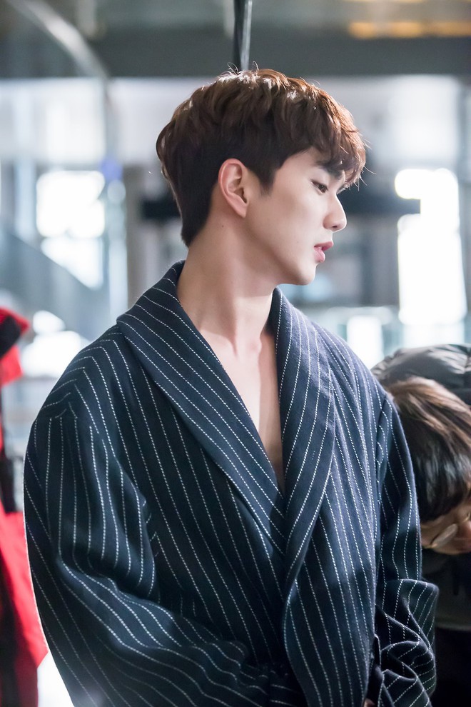Phim của Yoo Seung Ho mới chiếu khiến ai cũng phát cuồng vì quá hấp dẫn