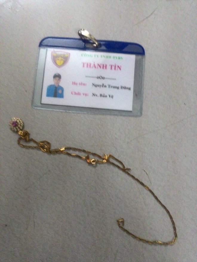 So&aacute;i ca chạy m&ocirc;t&ocirc; tung c&uacute; đạp, t&oacute;m gọn t&ecirc;n cướp giật d&acirc;y chuyền v&agrave;ng của người đi đường - Ảnh 5.