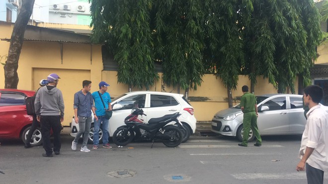 Nam thanh ni&ecirc;n đập ph&aacute; xe &ocirc; t&ocirc; của t&agrave;i xế GrabCar: T&ocirc;i l&agrave;m theo lệnh của b&agrave; chủ qu&aacute;n nhậu! - Ảnh 5.