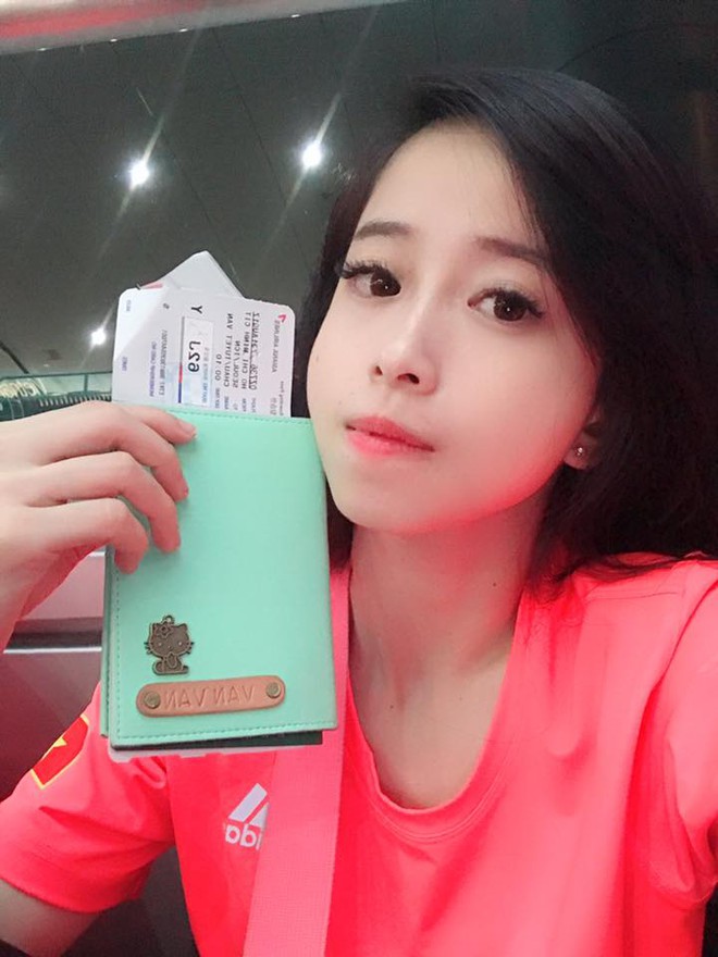 Hot girl Châu Tuyết Vân nhí nhảnh bên Hàn Quốc, bay như chim sau SEA Games 29 - Ảnh 1.
