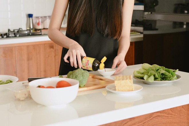 Đăng ảnh v&ograve;ng 2 lớn bất thường, Helly Tống đang mang thai?  - Ảnh 2.