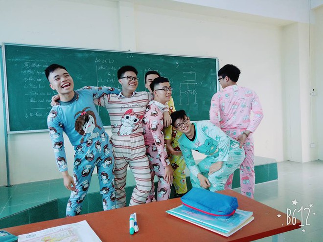Nhất quỷ nhì ma, thứ 3 lớp em trai Sơn Tùng: Con trai mặc đồ ngủ 7 sắc cầu vồng tạo dáng chụp hình - Ảnh 7.