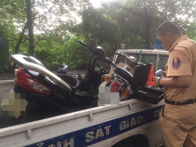 Hà Nội: Tai nạn liên hoàn trên đường Hoàng Hoa Thám, người đàn ông nhập viện cấp cứu  - Ảnh 2.