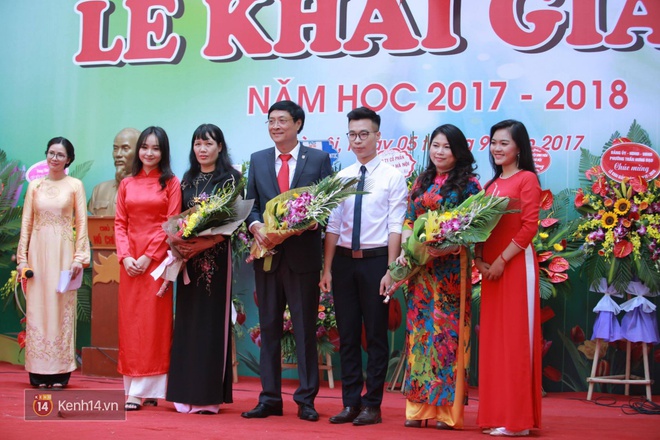 Học sinh cả nước háo hức trong ngày khai giảng, bắt đầu một năm học mới! - Ảnh 2.